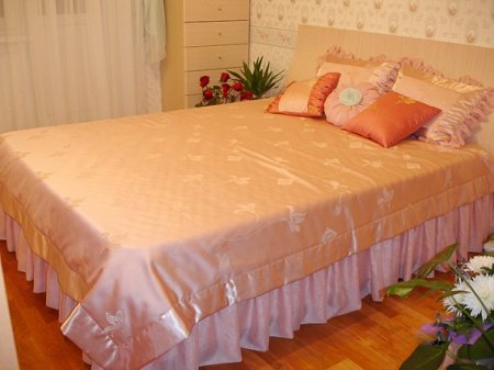 Декоративные подушки и покрывала