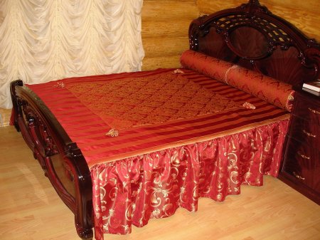 Декоративные подушки и покрывала